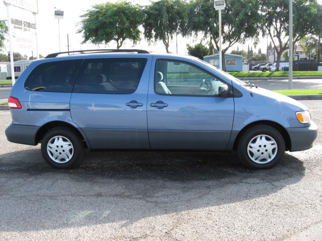 Toyota Sienna 2003 photo 1