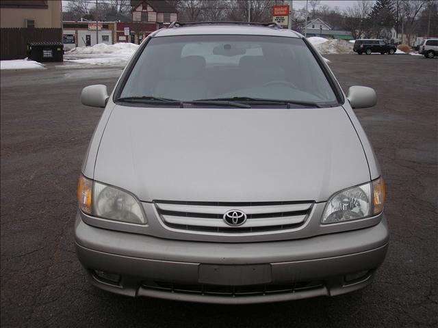 Toyota Sienna 2003 photo 1