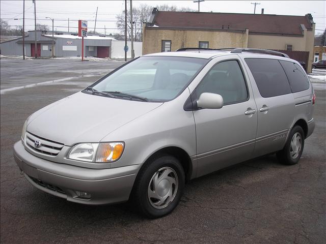 Toyota Sienna 2003 photo 2