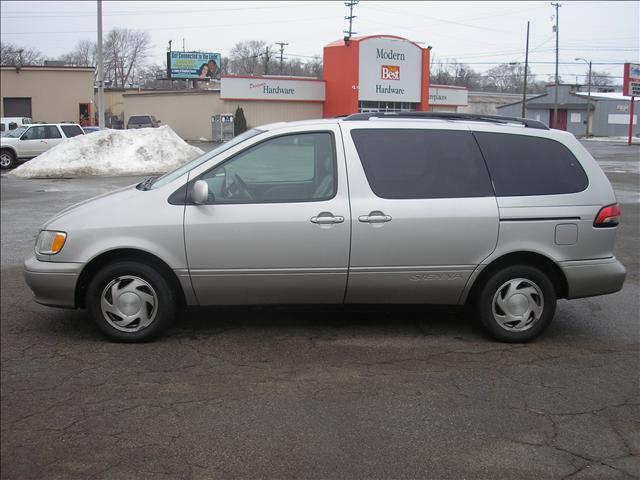 Toyota Sienna 2003 photo 3