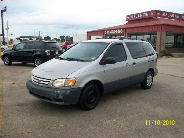 Toyota Sienna 2003 photo 2