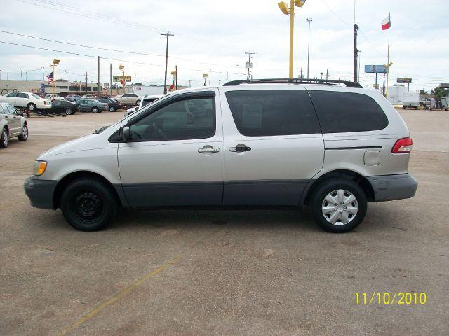 Toyota Sienna 2003 photo 3