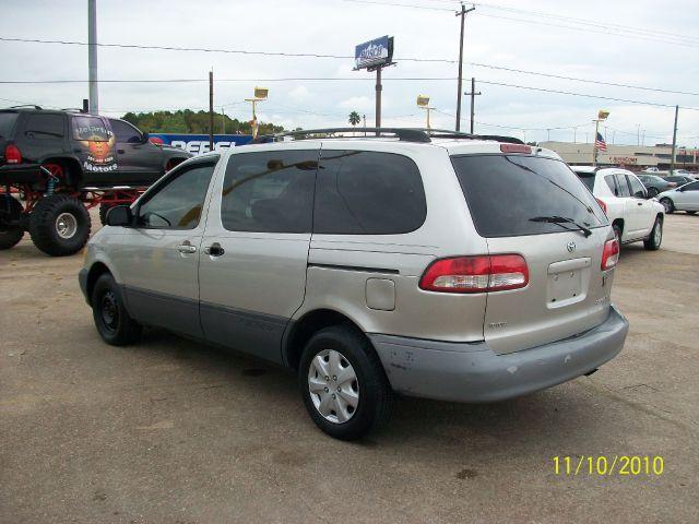 Toyota Sienna 2003 photo 4