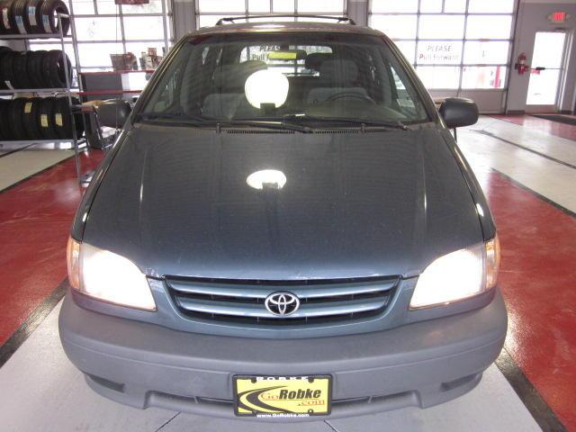 Toyota Sienna 2003 photo 3