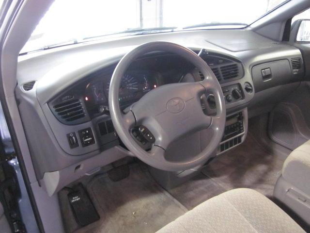 Toyota Sienna 2003 photo 4