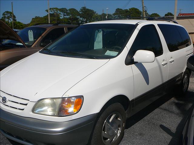 Toyota Sienna SEL Sport Utility 4D MiniVan