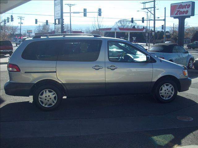 Toyota Sienna 2003 photo 1