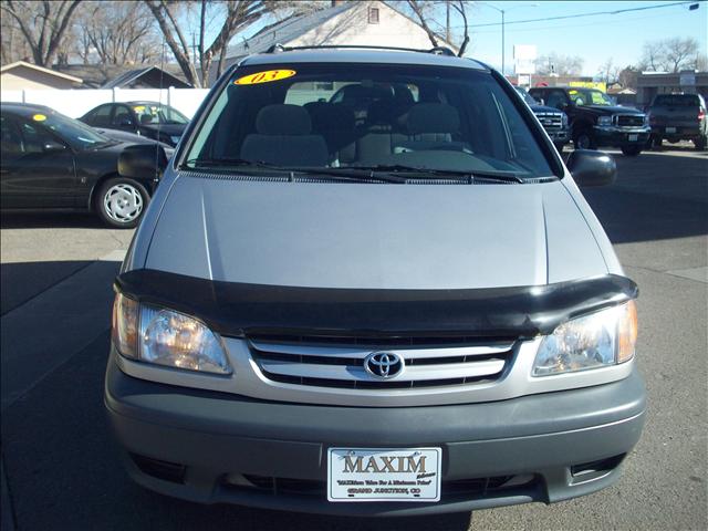 Toyota Sienna 2003 photo 2