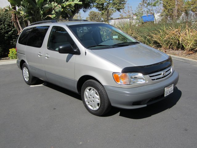 Toyota Sienna 2003 photo 3