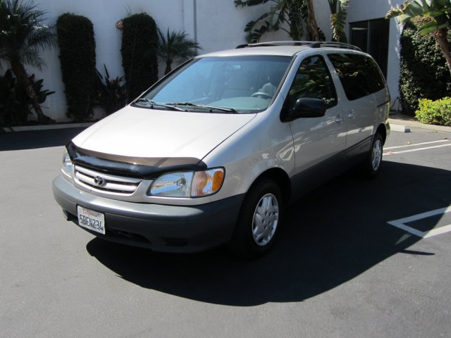 Toyota Sienna 2003 photo 1