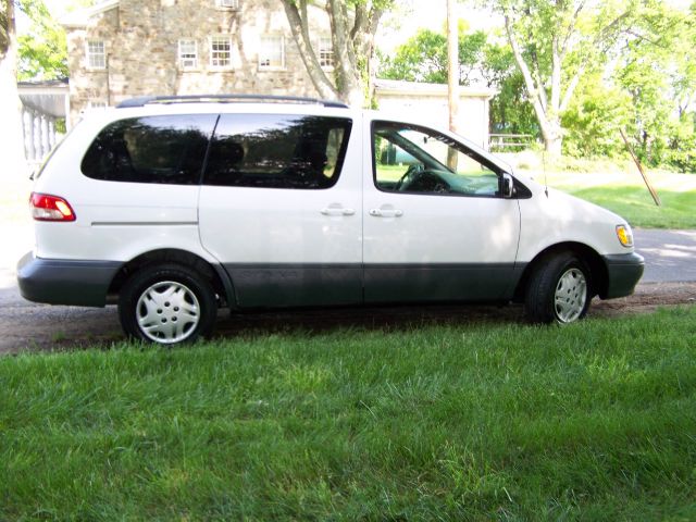 Toyota Sienna 2003 photo 16