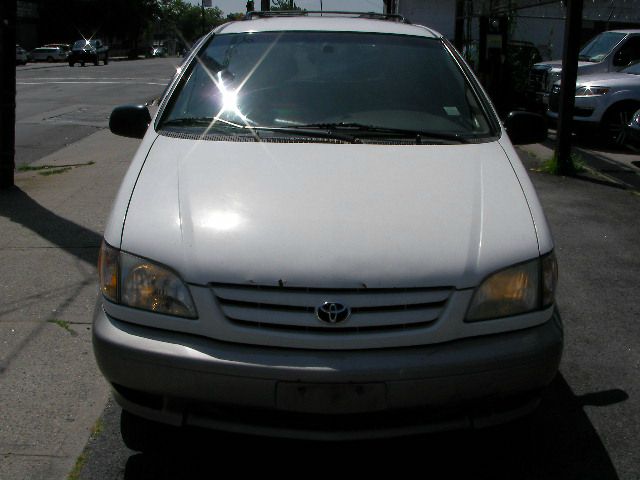 Toyota Sienna 2003 photo 3