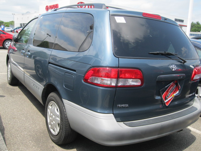 Toyota Sienna 2003 photo 1