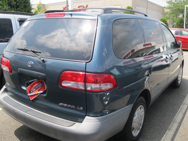 Toyota Sienna 2003 photo 2