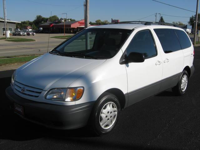 Toyota Sienna SEL Sport Utility 4D MiniVan