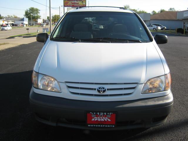 Toyota Sienna 2003 photo 1