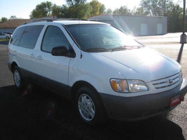 Toyota Sienna 2003 photo 2