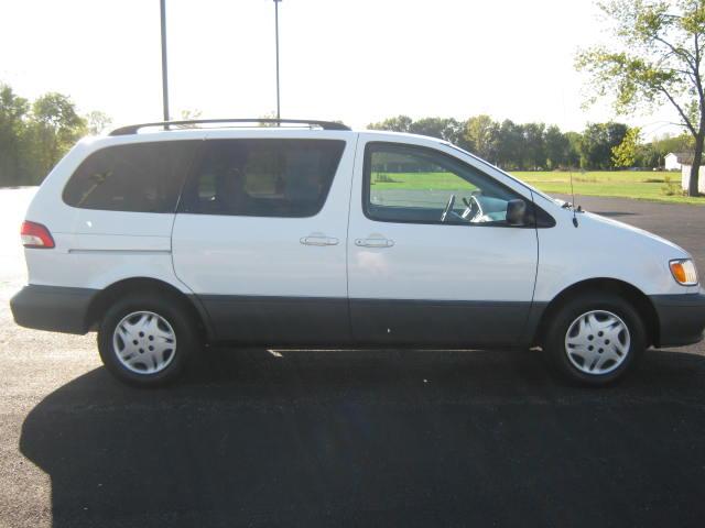 Toyota Sienna 2003 photo 3