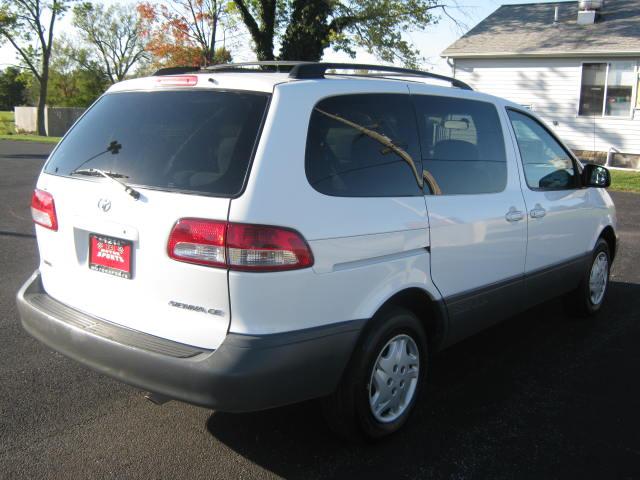 Toyota Sienna 2003 photo 4