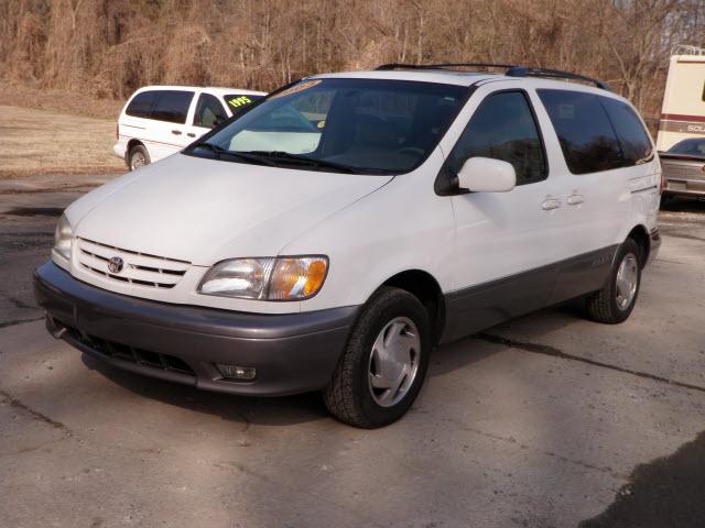 Toyota Sienna 2003 photo 1