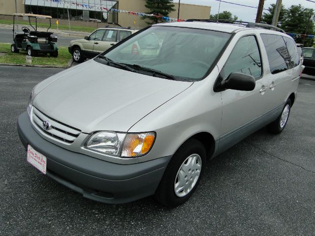 Toyota Sienna 2003 photo 18