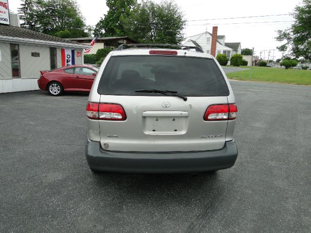 Toyota Sienna 2003 photo 19