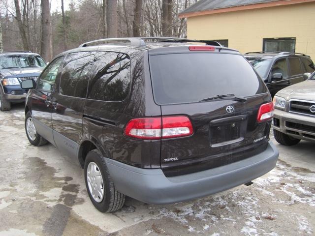 Toyota Sienna 2003 photo 2