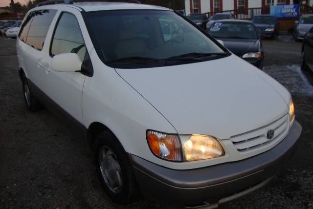 Toyota Sienna 2003 photo 3