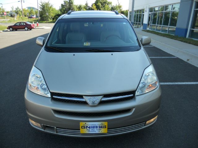 Toyota Sienna 2004 photo 1