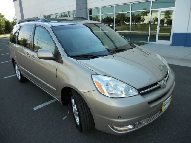 Toyota Sienna 2004 photo 3