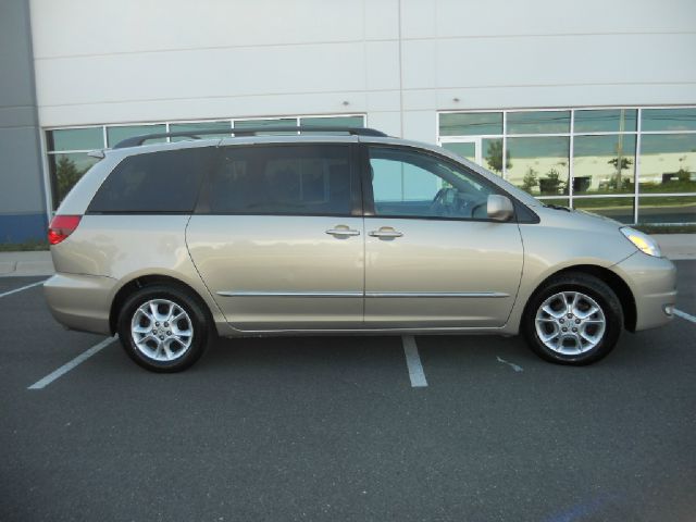 Toyota Sienna 2004 photo 4