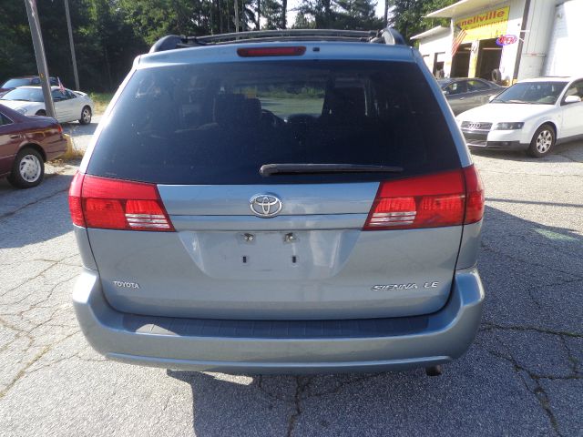 Toyota Sienna 2004 photo 4