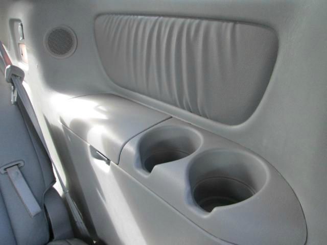 Toyota Sienna 2004 photo 2