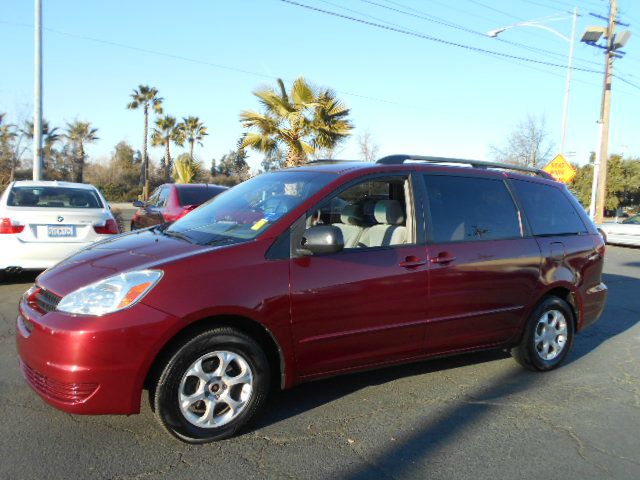 Toyota Sienna Touring - Moonroof MiniVan