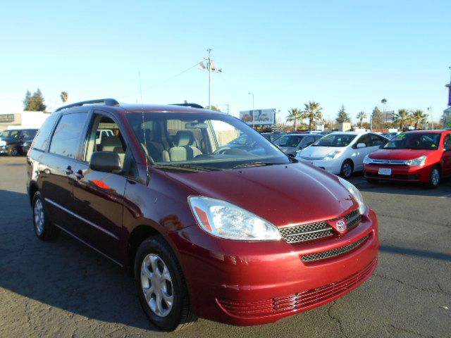 Toyota Sienna 2004 photo 2