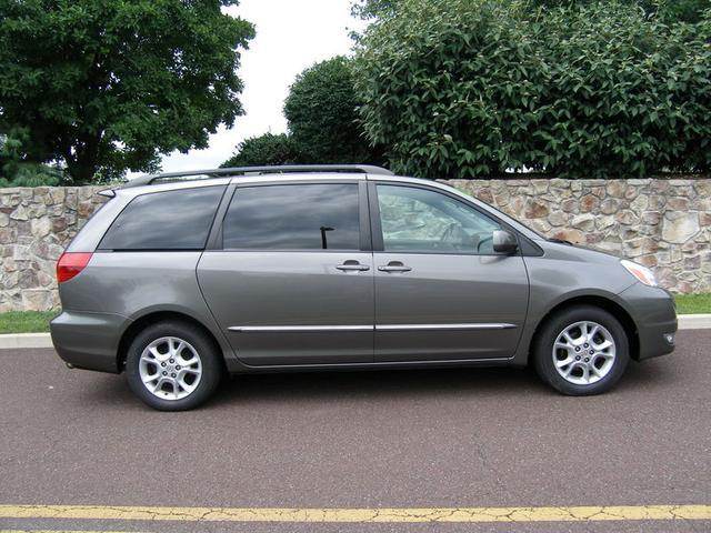 Toyota Sienna 2004 photo 3