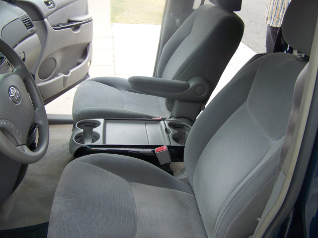 Toyota Sienna 2004 photo 3