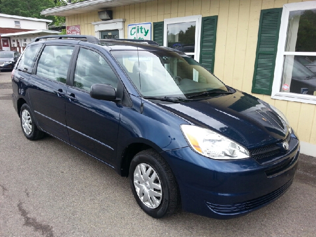 Toyota Sienna 2004 photo 1