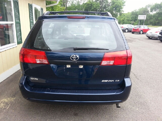 Toyota Sienna 2004 photo 3