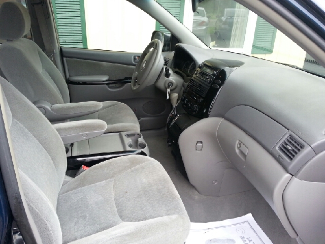 Toyota Sienna 2004 photo 4