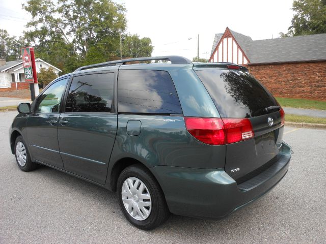 Toyota Sienna 2004 photo 2