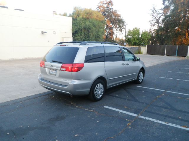 Toyota Sienna 2004 photo 1