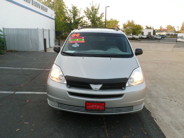 Toyota Sienna 2004 photo 4