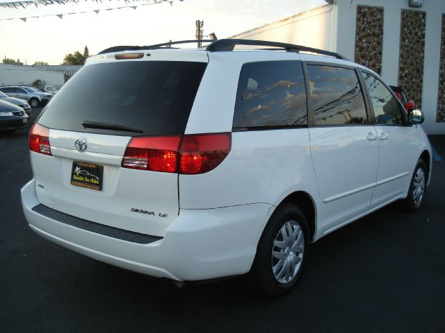 Toyota Sienna 2004 photo 1