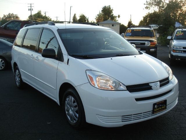 Toyota Sienna 2004 photo 2