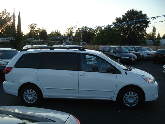 Toyota Sienna 2004 photo 4