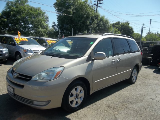 Toyota Sienna 2004 photo 1