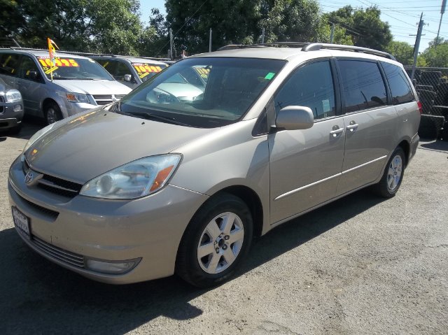 Toyota Sienna 2004 photo 2