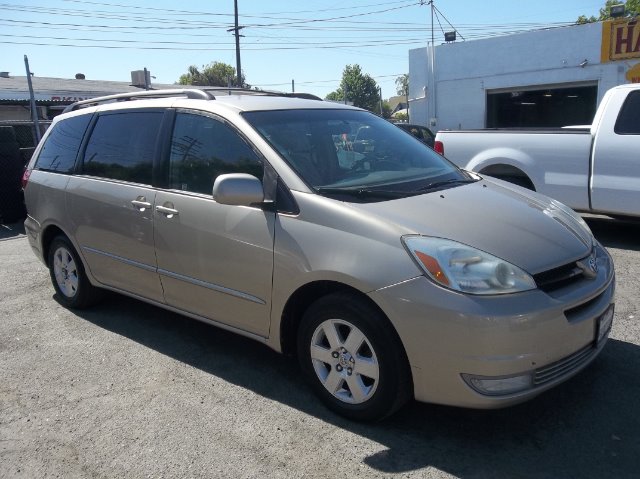 Toyota Sienna 2004 photo 3