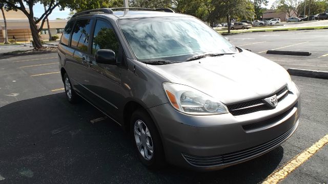 Toyota Sienna 2004 photo 1